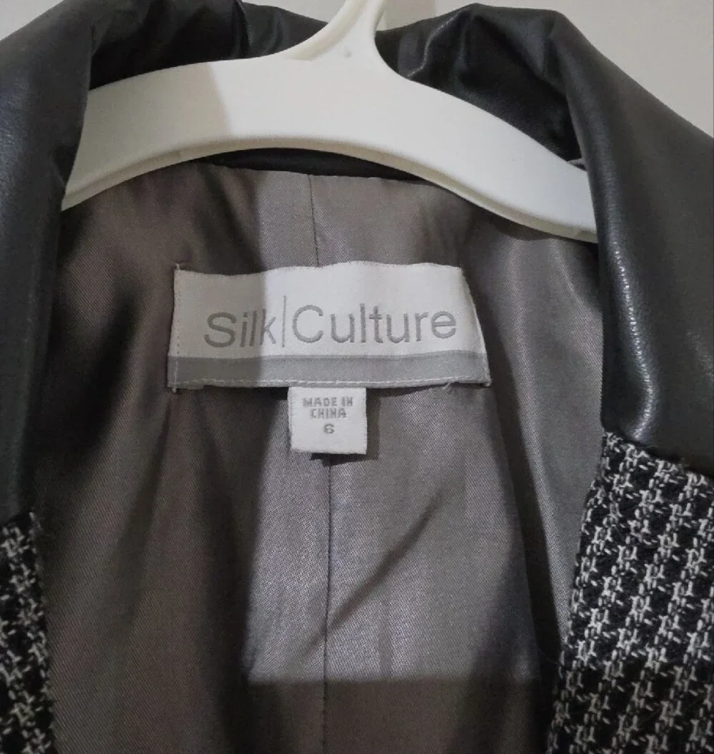 Wool-Blend Houndstooth Trench Coat with Belt - Gray